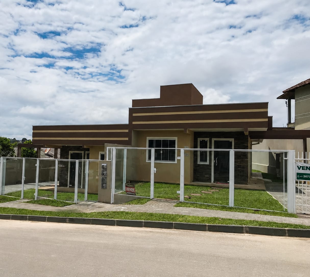 Casa térrea moderna construída pela Ceccon Construtora em Colombo, PR