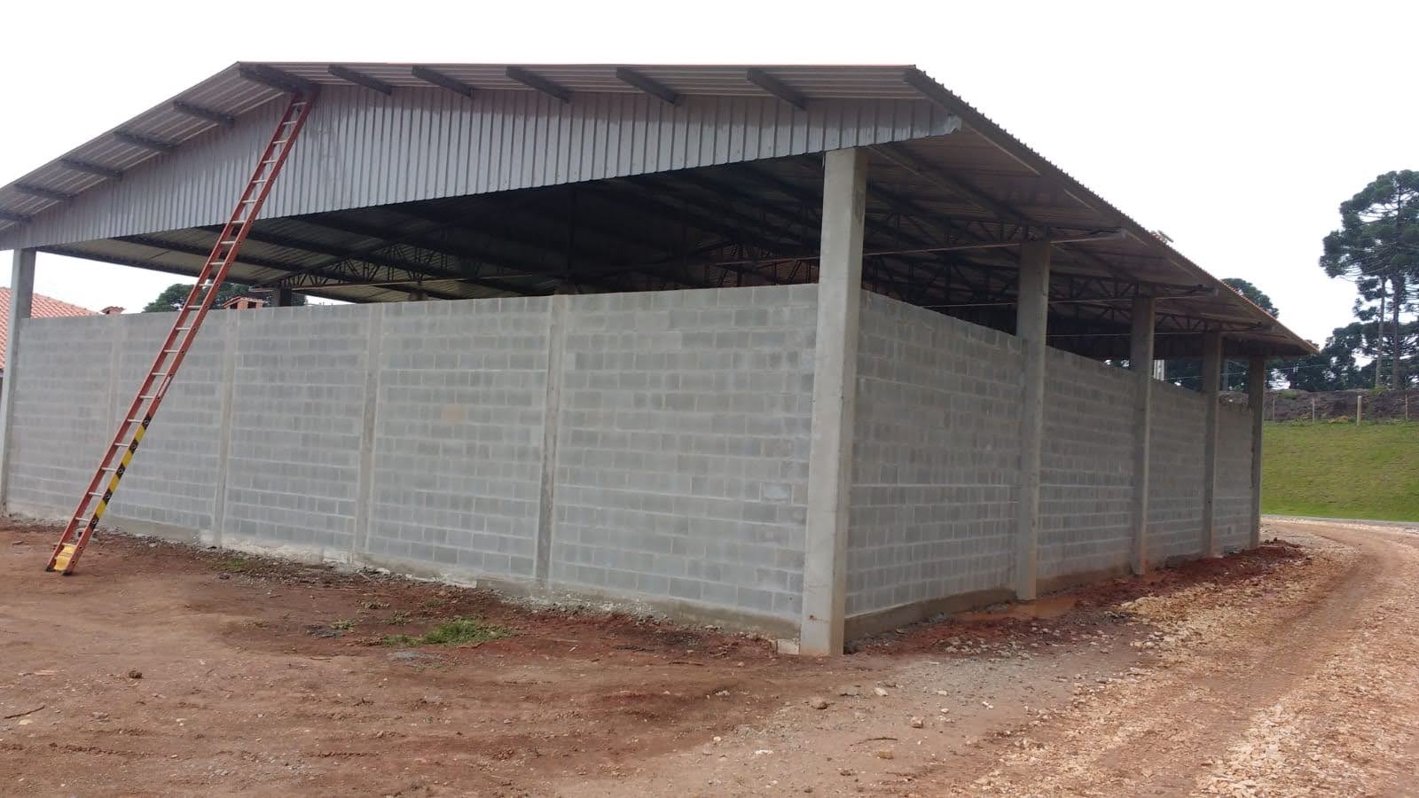 Galpão agropecuário construído pela Ceccon Construtora em Colombo, PR