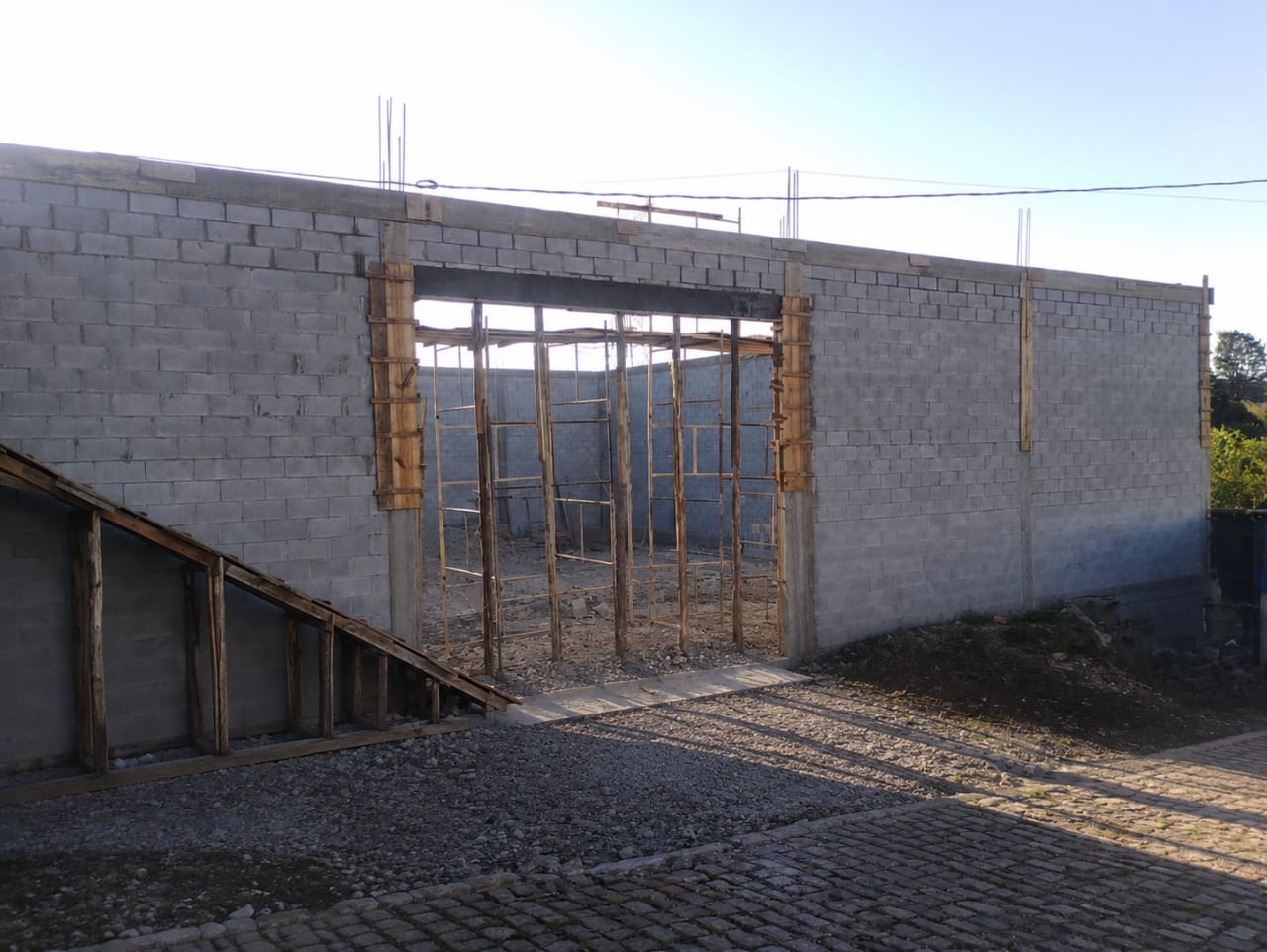 Fundação de casa sendo executada em Colombo, PR
