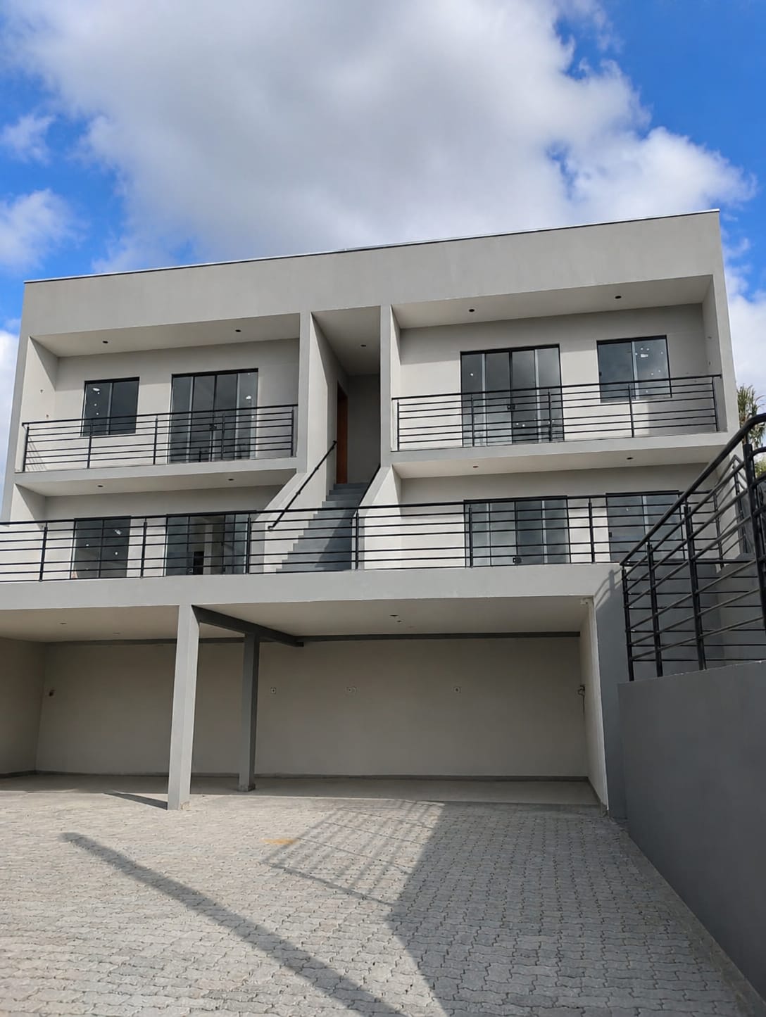 Edifício residencial de múltiplos pavimentos executado pela Ceccon Construtora em Colombo, PR